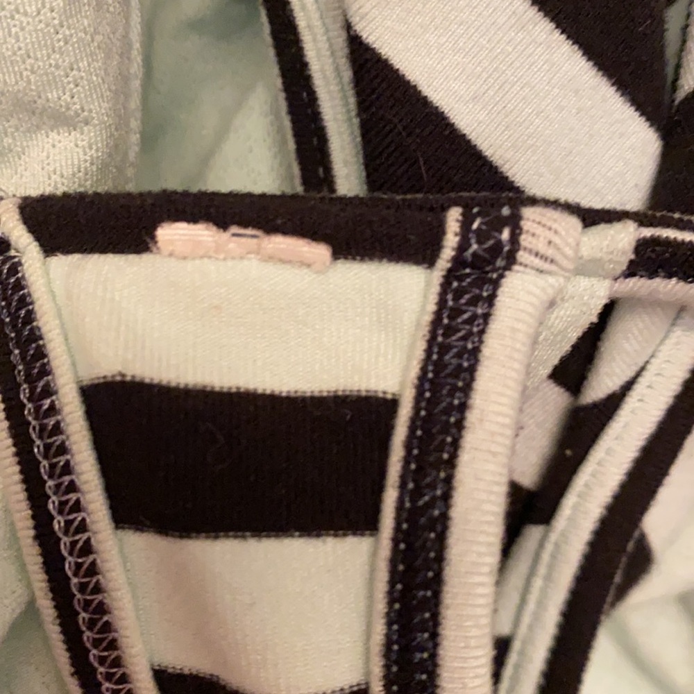 Lululemon top w/built-in bra - Picture 6 of 6